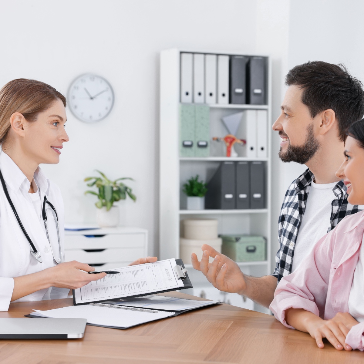 A couple getting a second opinion from a the Woodlands IVF specialist